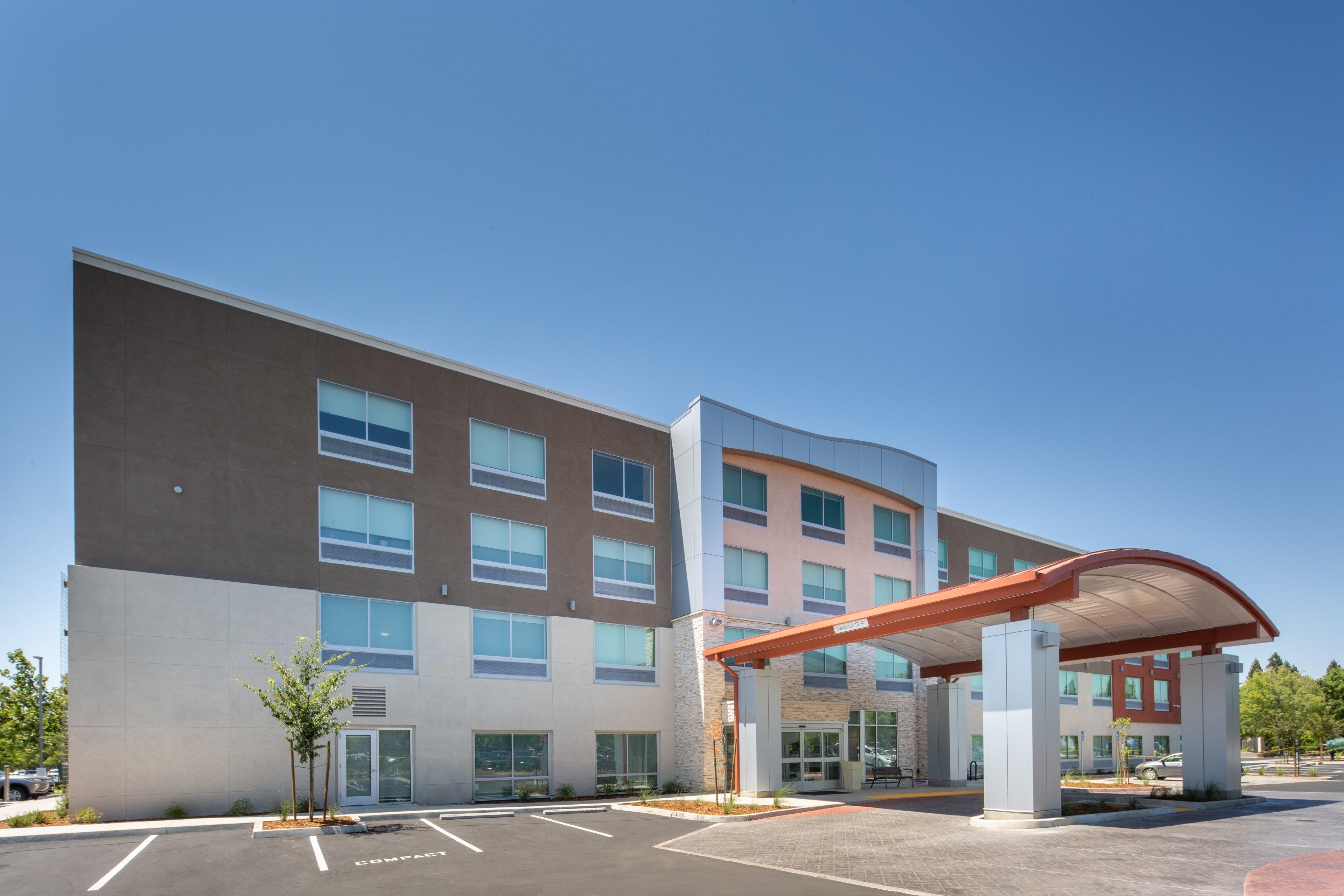 Holiday Inn Express & Suites Chico By Ihg Exterior photo