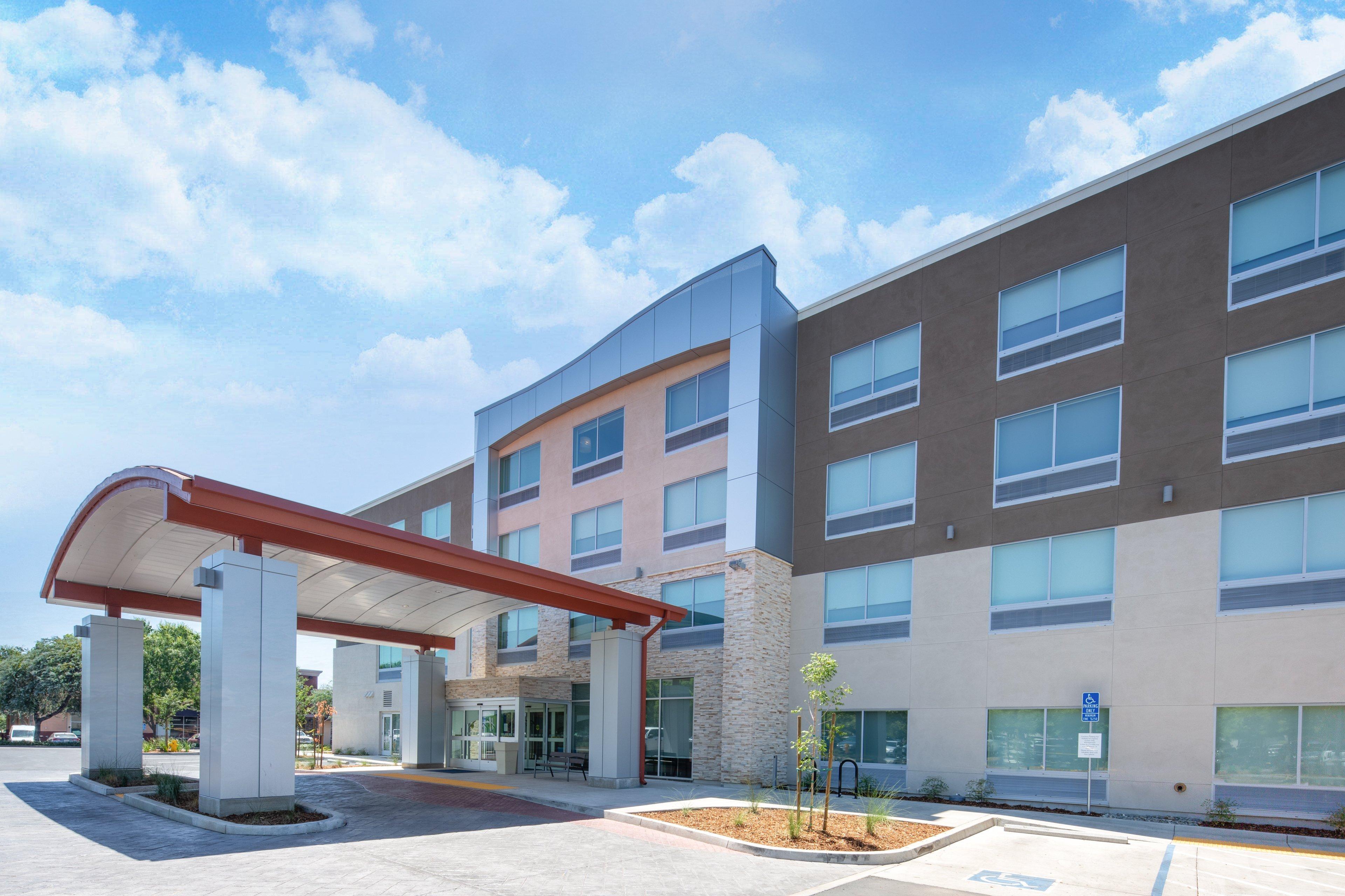 Holiday Inn Express & Suites Chico By Ihg Exterior photo